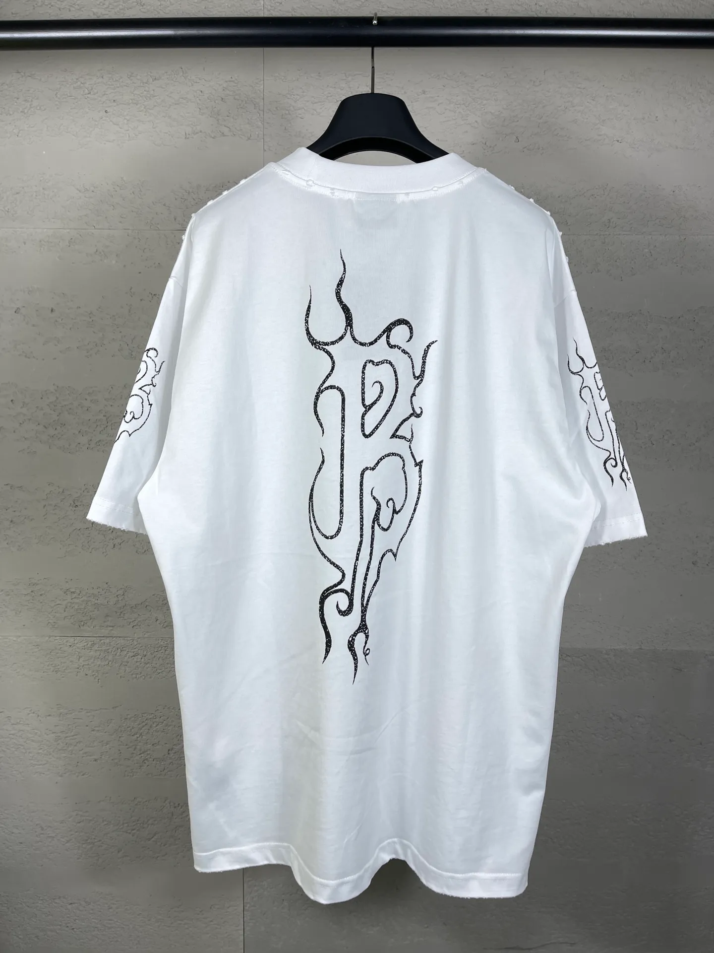 【 . Quality】BALENCI*GA/ .2024New Arrival LOGO T 。 . Authentic ， ！ ZP 。 260 ， . ， ，。 。Classic LOGO ， ， 。 . ， ， ， OS . Same Style ：BL 233303 ：Black，White，Yellow， Size：XS L